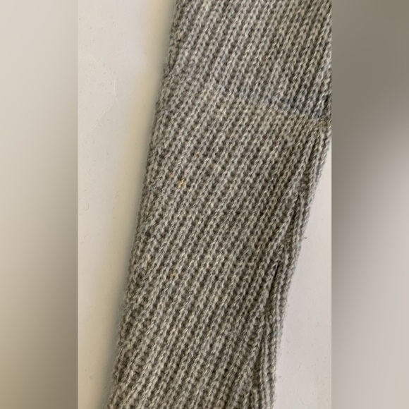 Vince,Traveling  Rib V Neck Sweater in
Heather Steel. Cashmere blend. - Picture 14 of 15